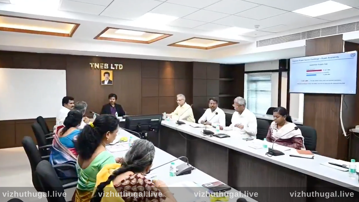 தொடர் மின்வெட்டு: மின்னகத்தில் முதல்வர் விஜய் ஆய்வு