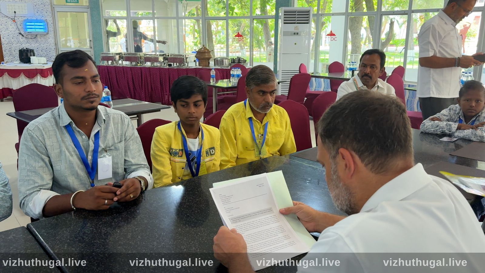 தமிழகத்தில் மாணவர்களுடன் ராகுல் காந்தி சந்திப்பு