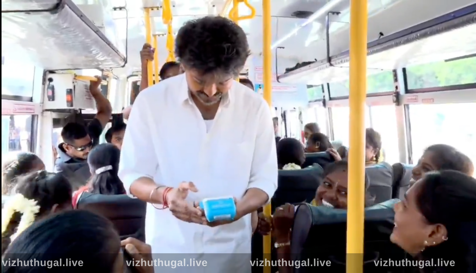 வெற்றிப்பயணம் திட்டத்தை தொடங்கி வைத்தார் விஜய்
